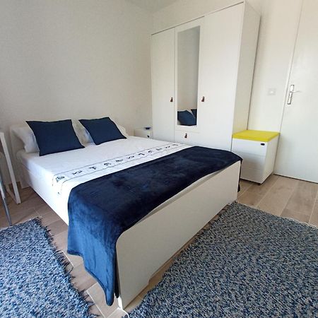 Private Room In Renovated Apartment - Tram 1 Min Walk Nice Quarto foto