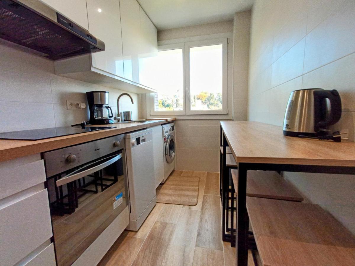 Private Room In Renovated Apartment - Tram 1 Min Walk Nice Exterior foto
