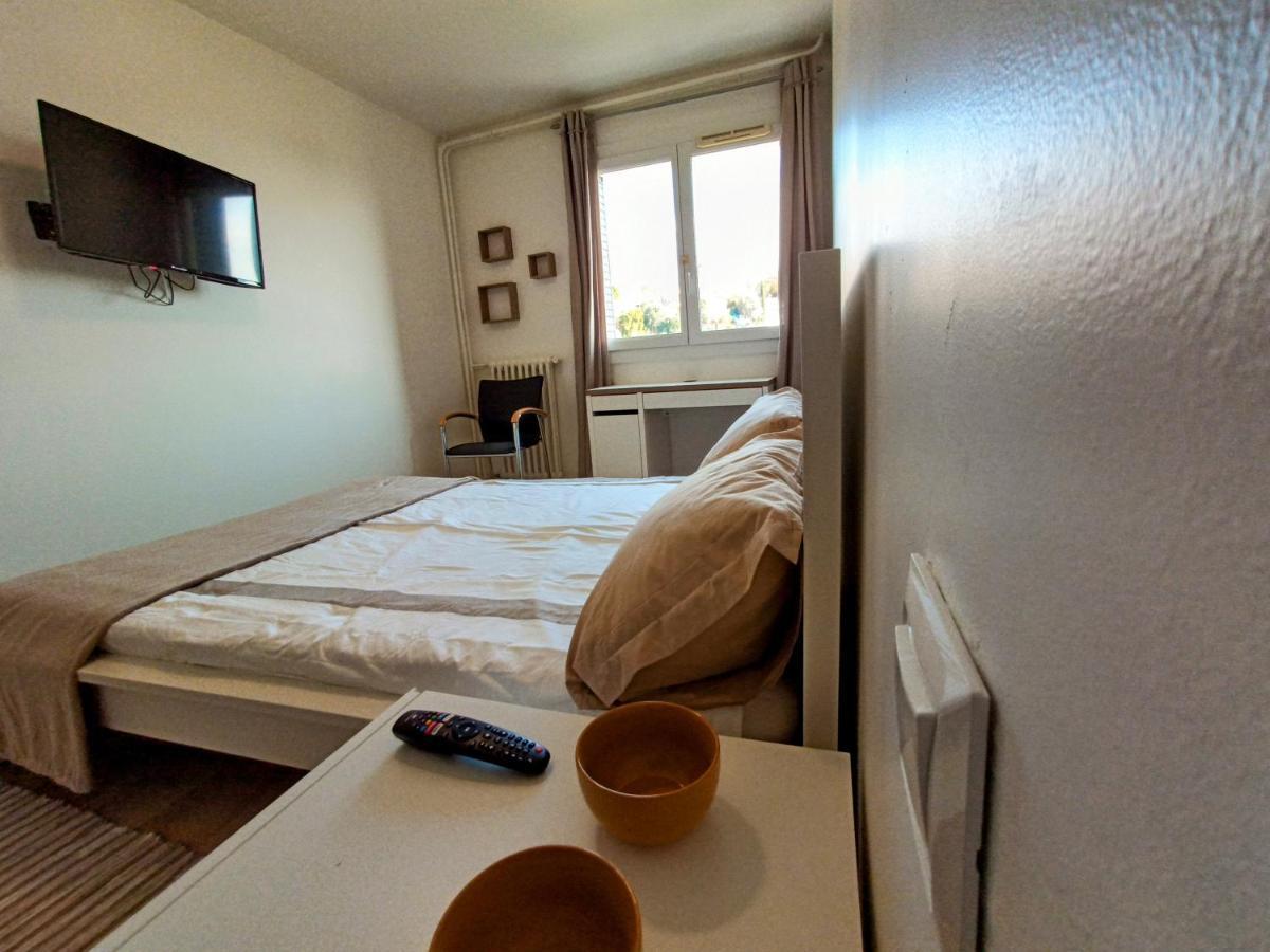 Private Room In Renovated Apartment - Tram 1 Min Walk Nice Exterior foto