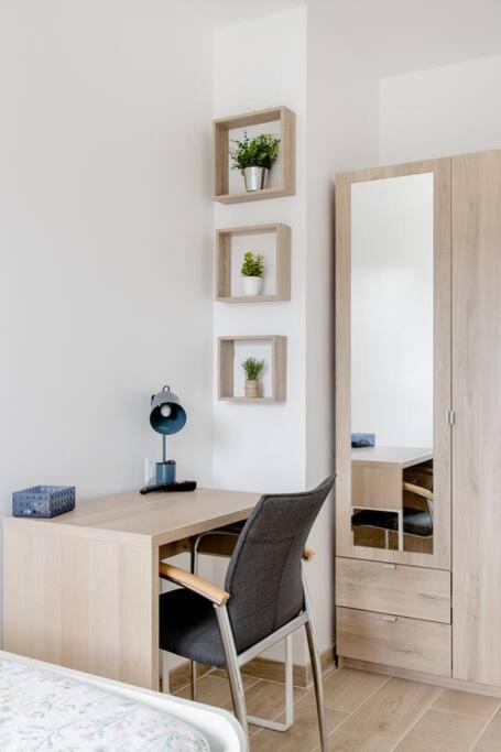 Private Room In Renovated Apartment - Tram 1 Min Walk Nice Exterior foto
