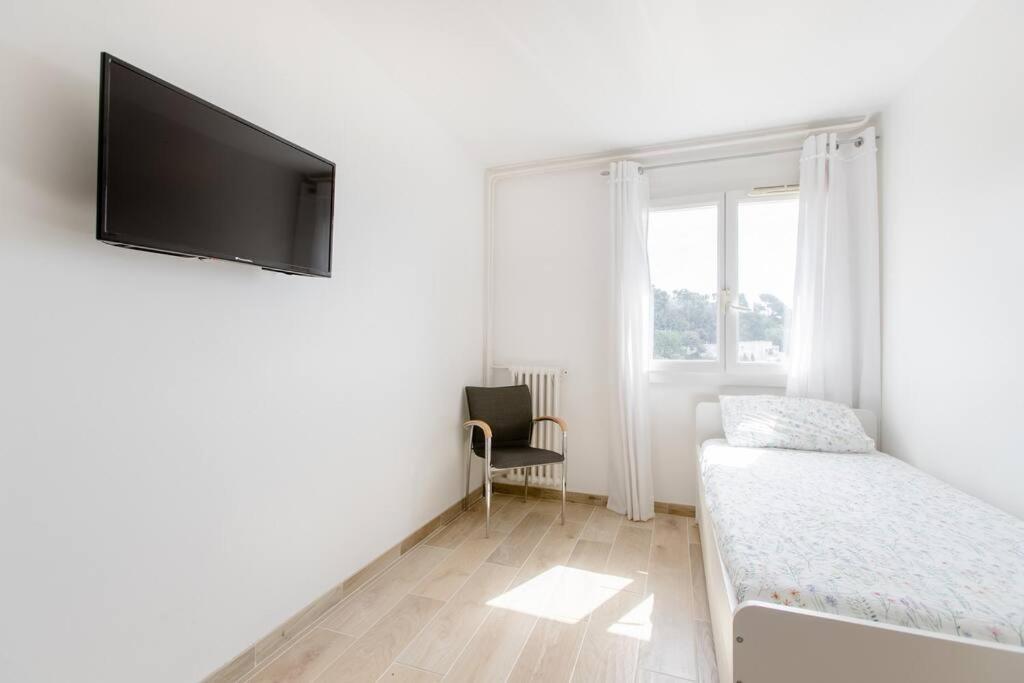 Private Room In Renovated Apartment - Tram 1 Min Walk Nice Exterior foto