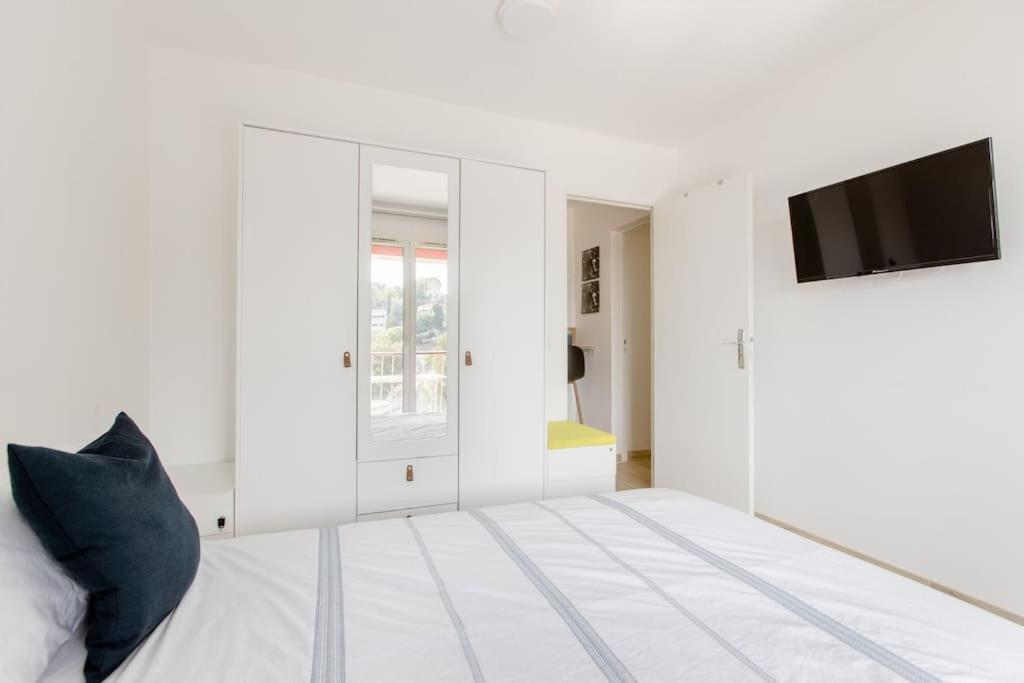 Private Room In Renovated Apartment - Tram 1 Min Walk Nice Exterior foto