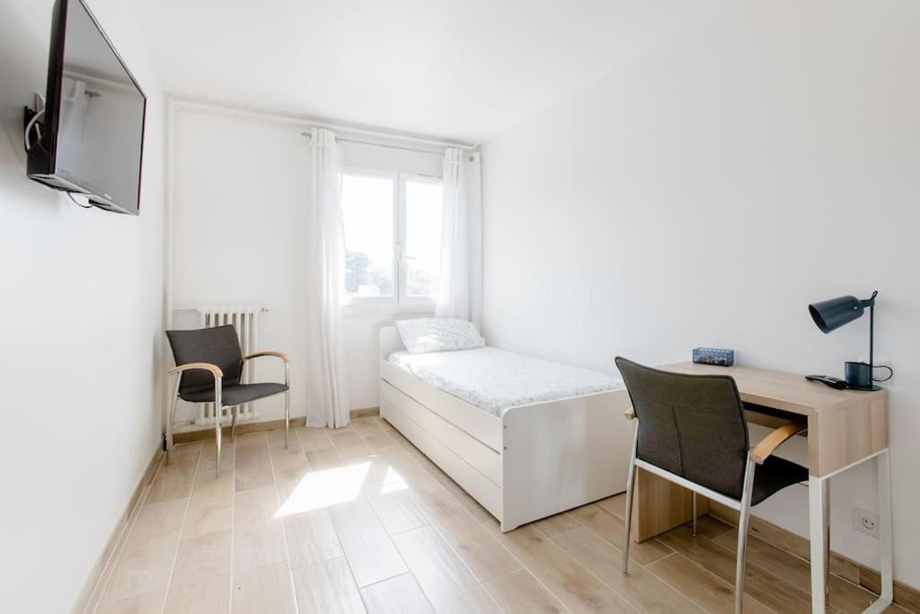 Private Room In Renovated Apartment - Tram 1 Min Walk Nice Exterior foto