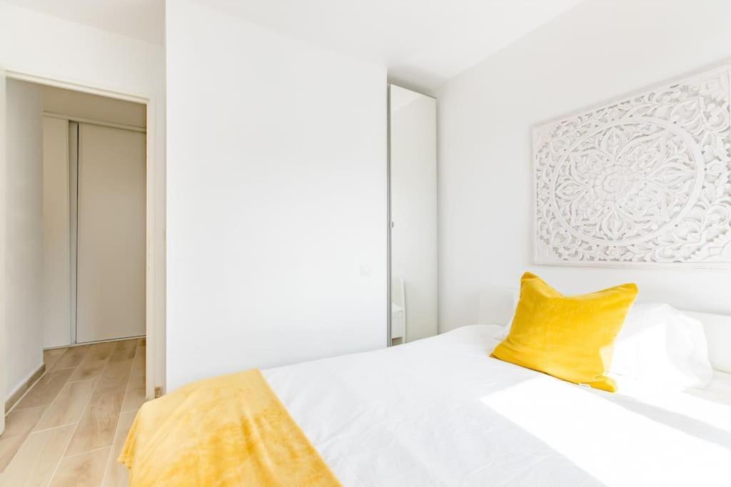 Private Room In Renovated Apartment - Tram 1 Min Walk Nice Exterior foto