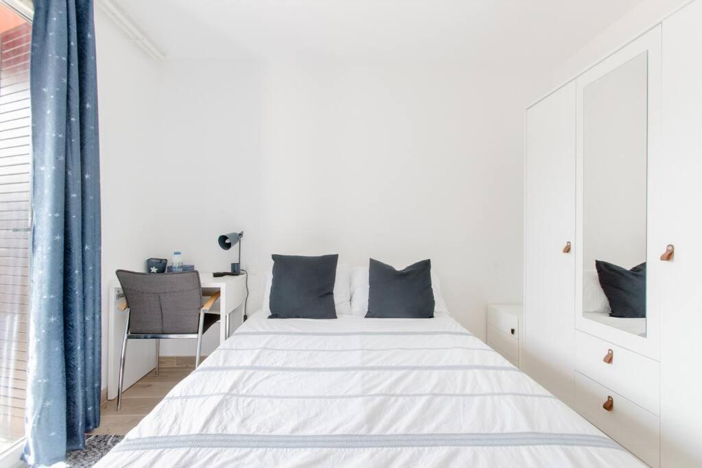 Private Room In Renovated Apartment - Tram 1 Min Walk Nice Exterior foto