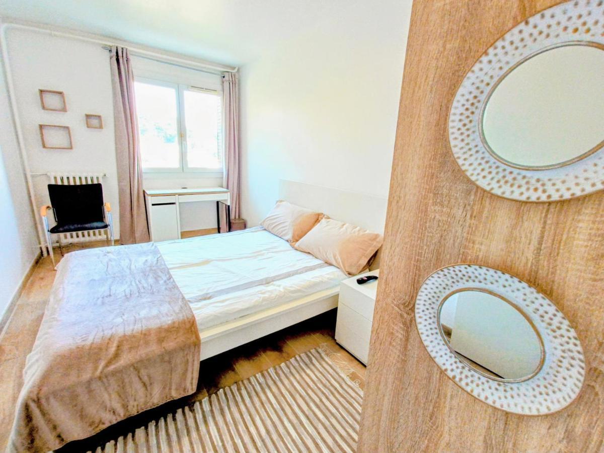 Private Room In Renovated Apartment - Tram 1 Min Walk Nice Exterior foto
